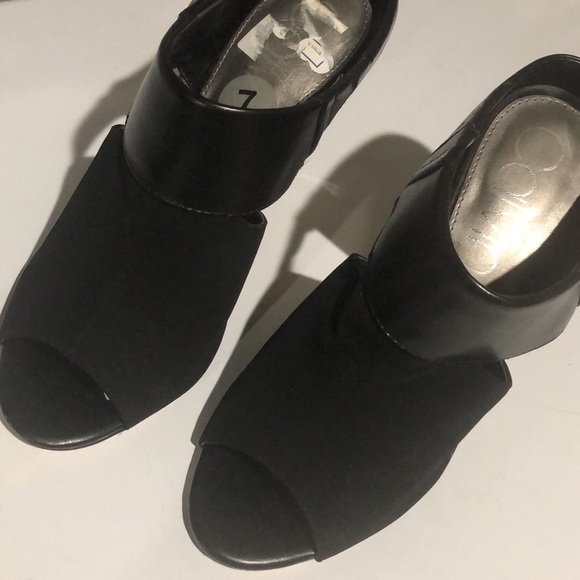 Calvin Klein Heels - Picture 2 of 5